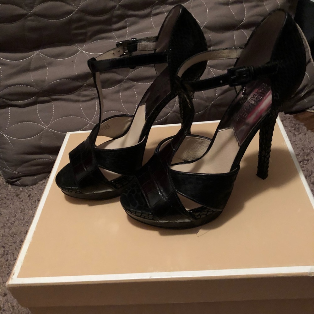 Michael Kors sandal size 6.5 - Picture 2 of 4